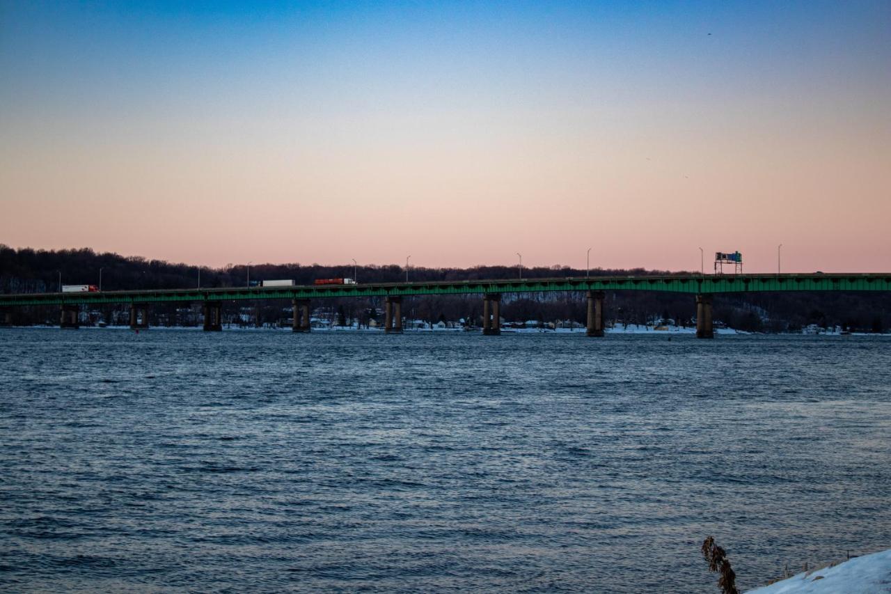 Holiday Inn Express Le Claire Riverfront-Davenport By Ihg Eksteriør bilde